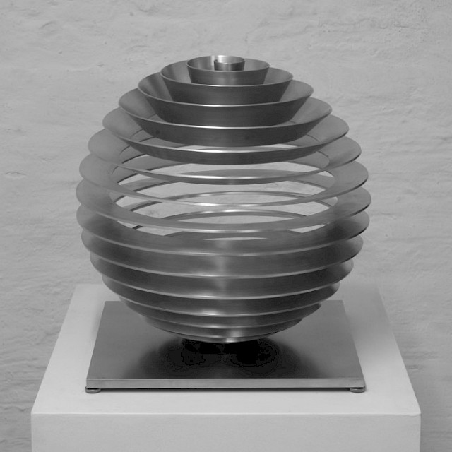 Kugel, Radial, 2014, Duraluminium, ø 40 cm, H 42 cm