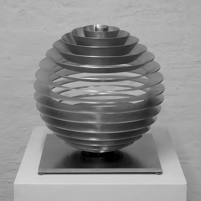 Kugel, Radial, 2014, Duraluminium, ø 40 cm, H 42 cm