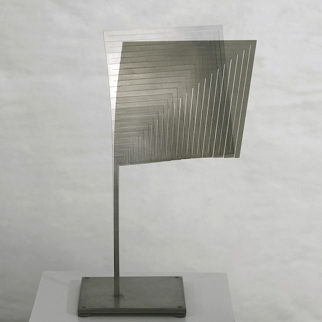 Quadratschnitt, übereck, vertikal, 2007, Titanium, Stainless Steel, 28 x 9,5 x 9,5 cm