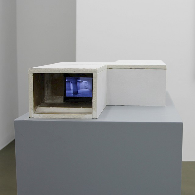 Ohne Titel (TB/S 35), 2013, Plasterboard and Movie Installation, 13,5 x 38,5 x 70 cm