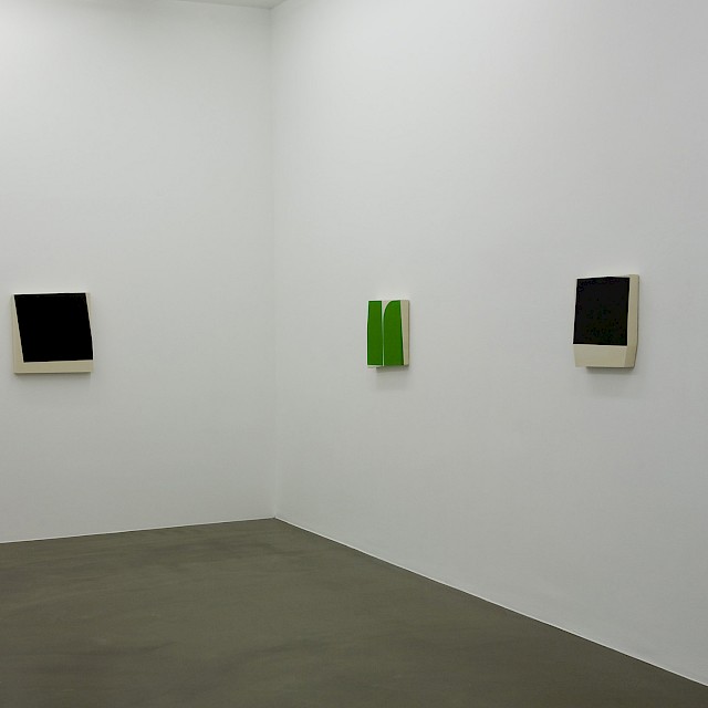 Installation View | Galerie Martin Kudlek, Cologne © Paulo dos Santos