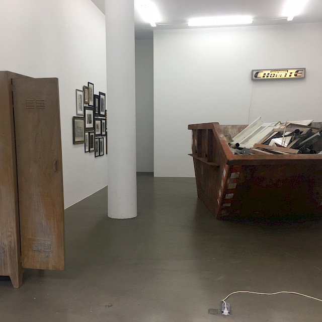 Tekeningen und objets non trouvés | Installation view, Galerie Martin Kudlek, Cologne