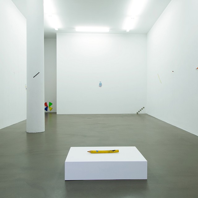 tout court | installation view, Galerie Martin Kudlek, Cologne, photo © Paulo dos Santos
