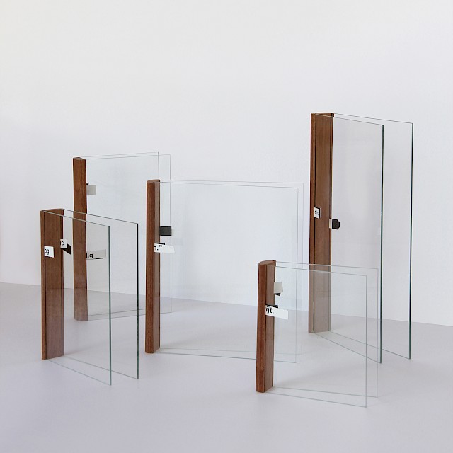 thanks to a window (PK/O 6), 2019, Holz, Glas, Papier, Format variabel