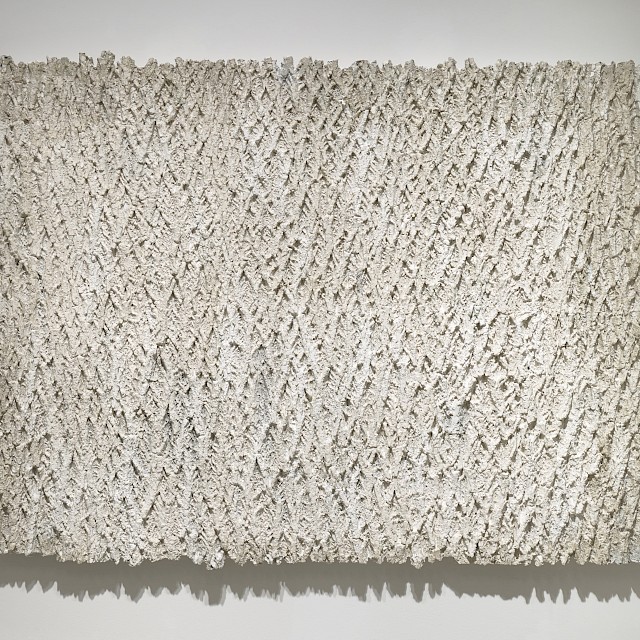 Fine O'clock (GGN/S 4), 2015/2019, Acrystal, Marmor- und Bronzepulver, 110 x 148 x 5 cm