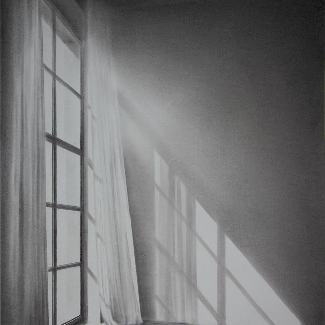 o.T. (Licht durch Fenster und Vorhang)